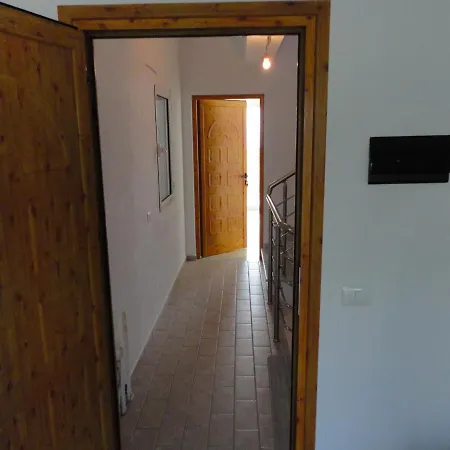 Spiro Guest house *