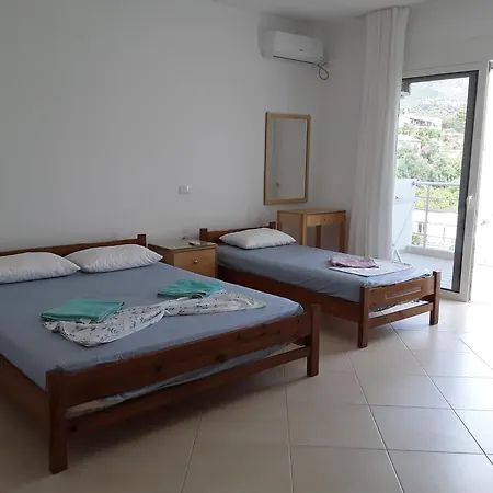 Guest house Spiro Himare