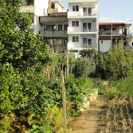Spiro Guest house Himare